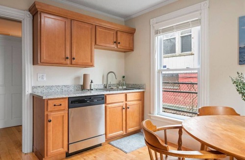 Parkside Apartment | Charming Downtown West End 2BR
