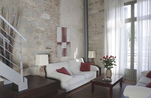 Ciutat Vella Condo | Charming duplex Artistic Heritage of the XVth Century Catalan Gothic Style.