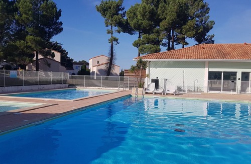 Dolus-d'Oleron Apartment | Charming duplex in quiet residence with swimming pool