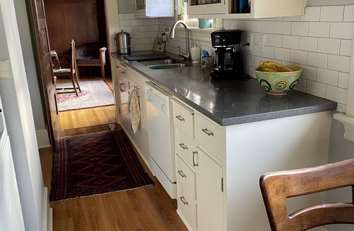 Irvington Apartment | Charming Duplex /Great Central Location in Desired Irvington