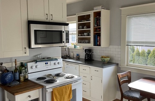 Irvington Apartment | Charming Duplex /Great Central Location in Desired Irvington