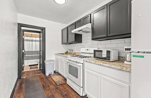 Highland Park House | Charming Duplex Near Downtown & Riverwalk 101
