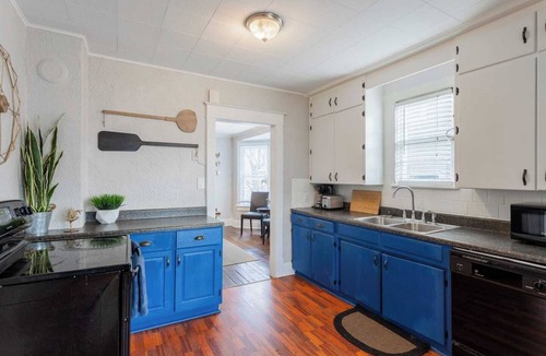 West Plaza House | Charming Duplex Near Food and Fun | 15/16