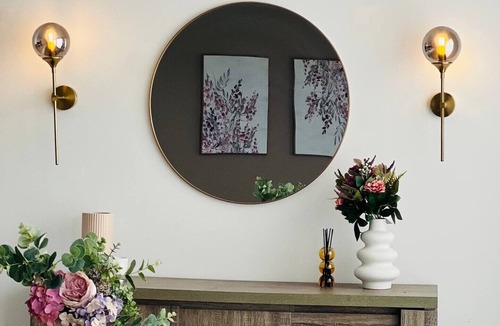 Truganina House | Charming Duplex: Style & Comfort