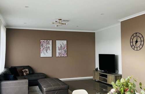 Truganina House | Charming Duplex: Style & Comfort