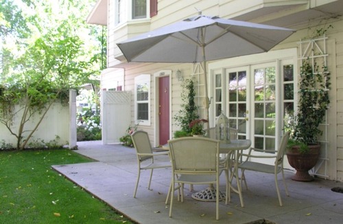 Valley Village Apartment | Charming Duplex with Private Yard. Pets Welcome