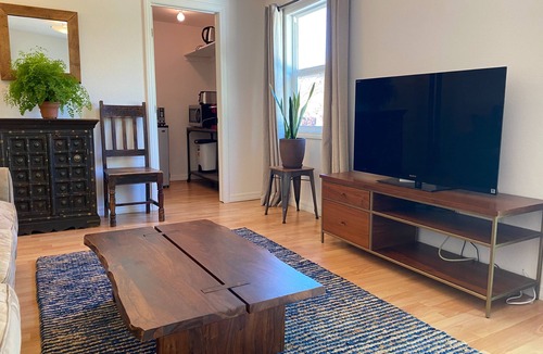 Mid-Wilshire House | Charming Duplex with Private Backyard