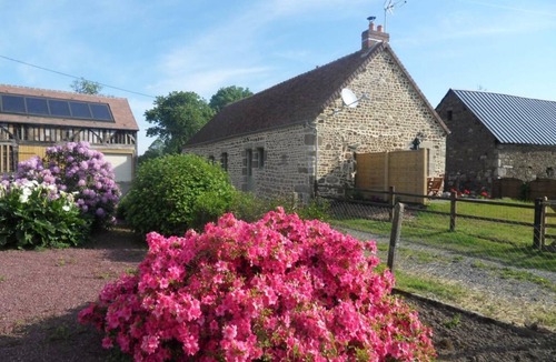 La Baroche-sous-Luce Cottage | Charming eco-friendly house with enclosed garden