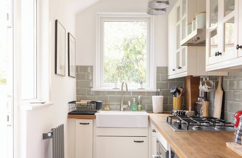 Cleveland Apartment | Charming Ealing Garden Flat With Stylish Interiors& Free Parking.Family friendly