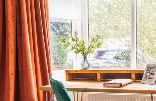 Cleveland Apartment | Charming Ealing Garden Flat With Stylish Interiors& Free Parking.Family friendly