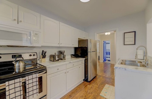 Earlewood House | Charming Earlewood Cottage - Minutes from Downtown