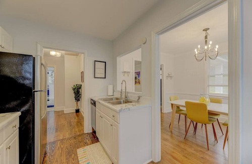 Earlewood House | Charming Earlewood Cottage - Minutes from Downtown