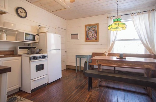 East Dorset Apartment | Charming East Dorset Getaway