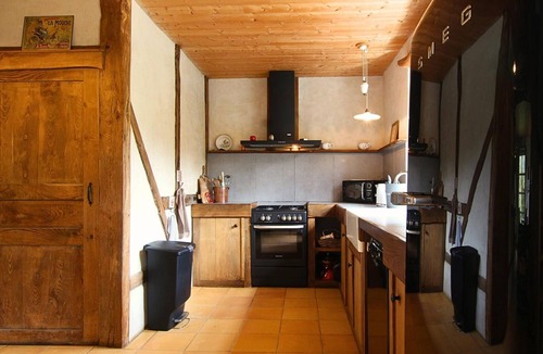 La Mouche Cottage | Charming eco-gîte, no TV or internet, pets welcome
