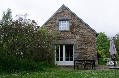 La Mouche Cottage | Charming eco-gîte, no TV or internet, pets welcome