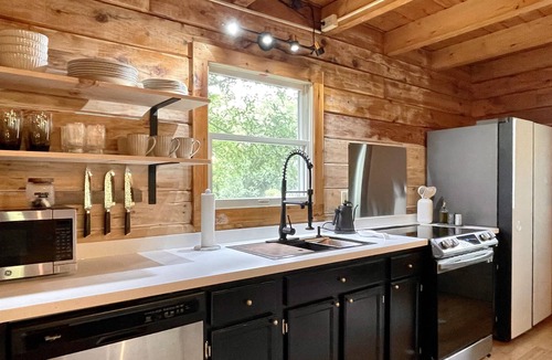 Mount Marion Cabin | Charming Element Cabin 3BR 1.5BA