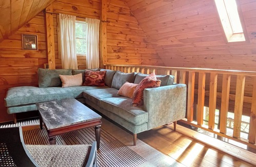 Mount Marion Cabin | Charming Element Cabin. Pet-Friendly!