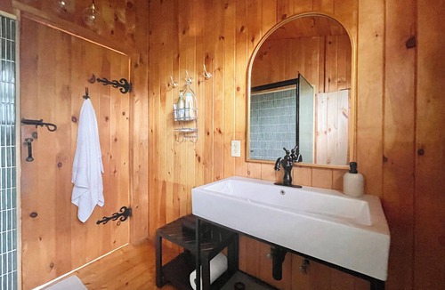 Mount Marion Cabin | Charming Element Cabin. Pet-Friendly!