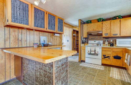 Elk Mountain House | Charming Elk Mountain Home: Hunt, Hike & Fish!