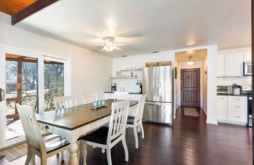 Enchanted Oaks House | Charming Enchanted Oaks lakefront 4-bedroom house. Direct lake access w/dock!