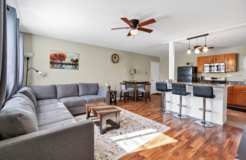 Ballwin House | Charming entire ranch home - 3 bedrooms , 1-restroom, Free drive way parking