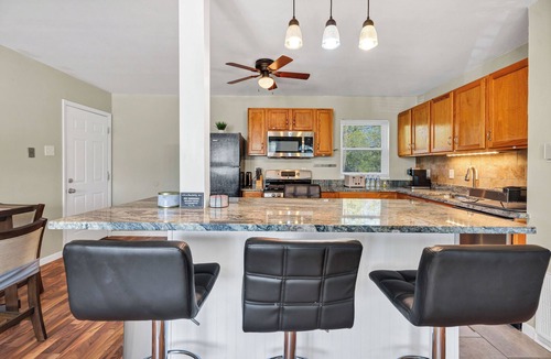 Ballwin House | Charming entire ranch home - 3 bedrooms , 1-restroom, Free drive way parking