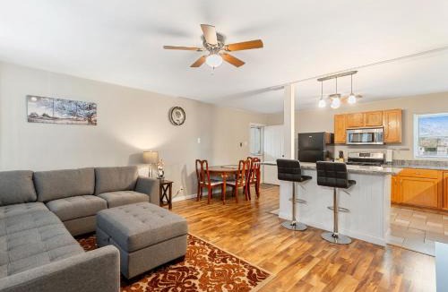 Ballwin House | Charming entire ranch home with free parking