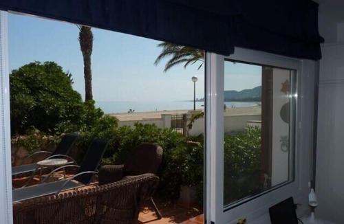 L'Hospitalet de l'Infant Villa | Charming villa with sunny terraces on the beach