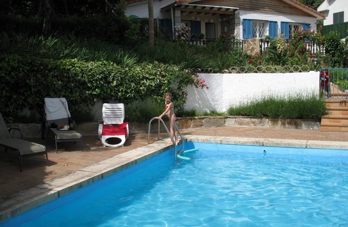 Miraflores de la Sierra Villa | Charming villa with a beautiful garden and spacious pool