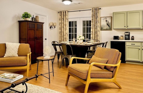 Marksville House | Charming Escape - Beautiful 3BR - Sleeps 10