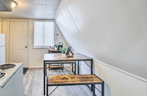 Evanston Cabin | Charming Evanston A-Frame: Dog Friendly!