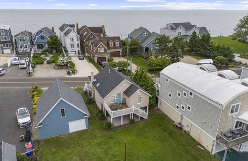 Fairfield Cottage | Charming Fairfield Beach Cottage