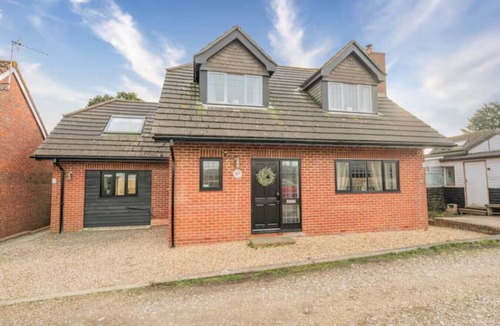 New Forest District House | Charming family escape near Calshot Beach & New Forest