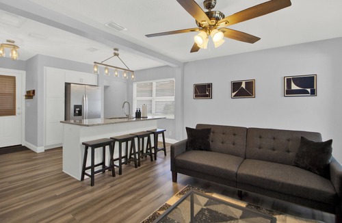 North Hyde Park House | Charming Family Gem: 5 Star Location ~ Deck ~ Parking!