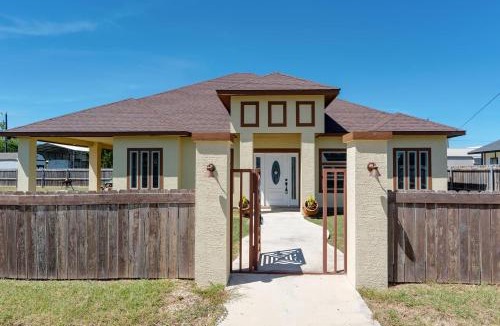 Bandera House | Charming Family Getaway Near Medina River