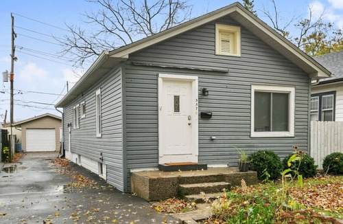 Waukegan House | Charming Family home near Great Lakes Naval Base!