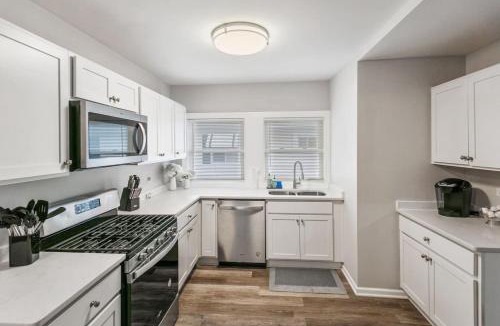 Waukegan House | Charming Family home near Great Lakes Naval Base