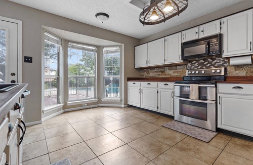 South Arlington House | Charming family home with king bed - private pool - fast wifi - ARCADE