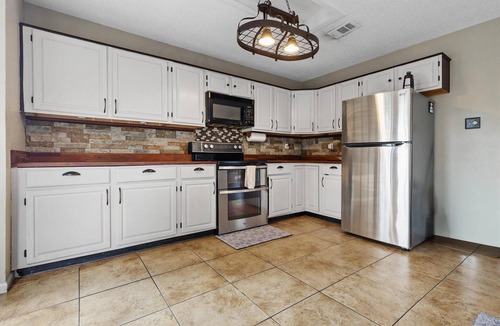 South Arlington House | Charming family home with king bed - private pool - fast wifi - ARCADE