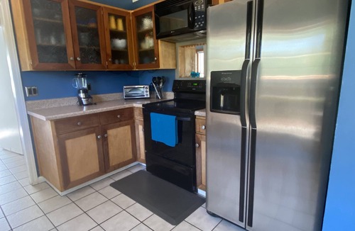 Ogden House | Charming Family Retreat - Sleeps 8 - Close To Beaches, Shopping & Restaurants