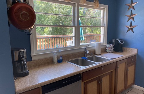 Ogden House | Charming Family Retreat - Sleeps 8 - Close To Beaches, Shopping & Restaurants