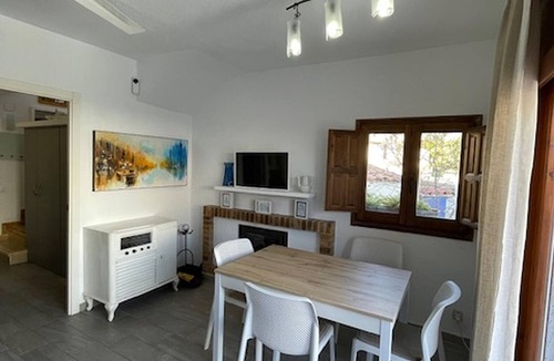 El Casalot House | Charming Family Townhouse with Private Patio in Miami Playa