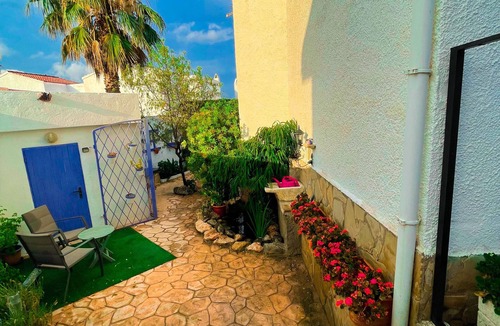 El Casalot House | Charming Family Townhouse with Private Patio in Miami Playa