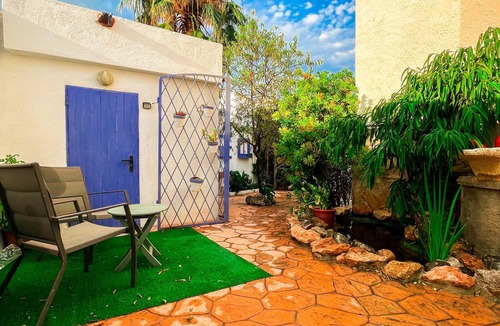El Casalot House | Charming Family Townhouse with Private Patio in Miami Playa