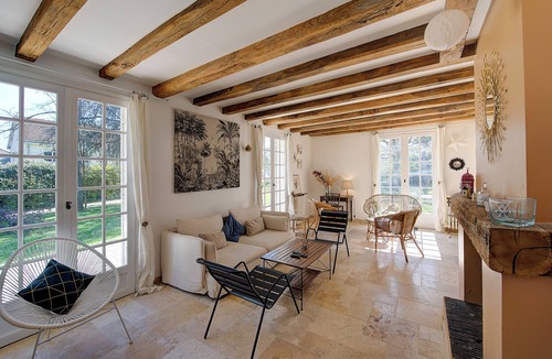 Saint-Avertin House | Charming family villa, 6 bedrooms, wooded grounds, ideally located!