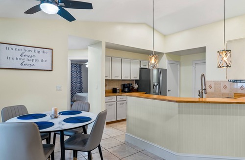 Indian Ridge House | Charming Family Vacation Home 10 min from Disney