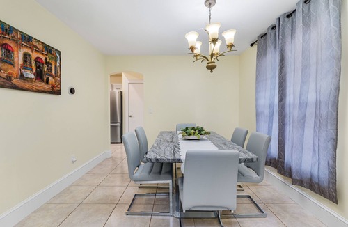 Indian Ridge House | Charming Family Vacation Home 10 min from Disney