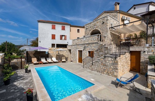 Beram Villa | Charming family villa for 6+1 with heatable pool and sauna
