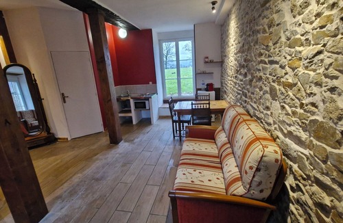 La Lande-de-Louge Apartment | Charming farm studio