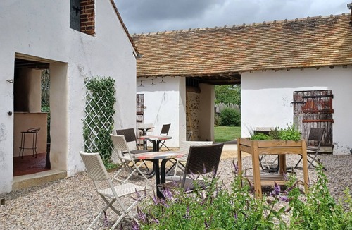Savigne-lʼEveque Cottage | Charming Farmhouse: Pool, Kids' Zone, Modern Amenities, Close to Le Mans & Nature